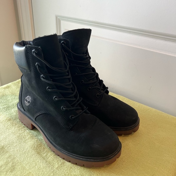 Timberland Women's Black Boots. Size 6 - Picture 4 of 13